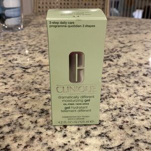 Clinique Dramatically Different Moisturizing Gel